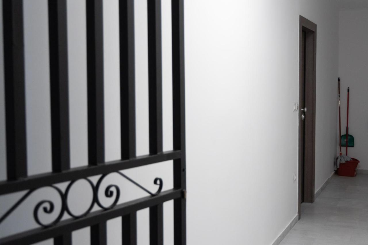 Hip And Fun Apt B Atena Exterior foto